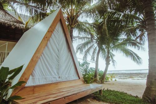 Lampara Siargao Boutique Hostel