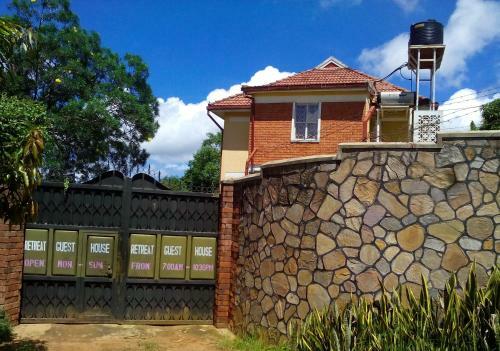 Bed & Breakfast Retreat Guesthouse