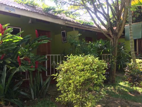 Hostal Cross Roads Suites