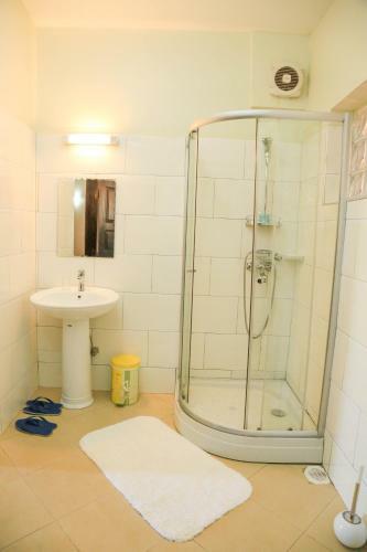 Hotel 7 Seasons Entebbe