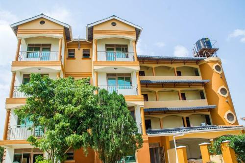 Tropical Suites Hotel