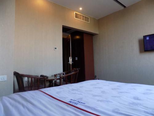 Freedom City Hotel