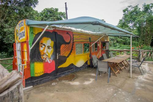 Hotel Roots Retreat And Camping Resort
