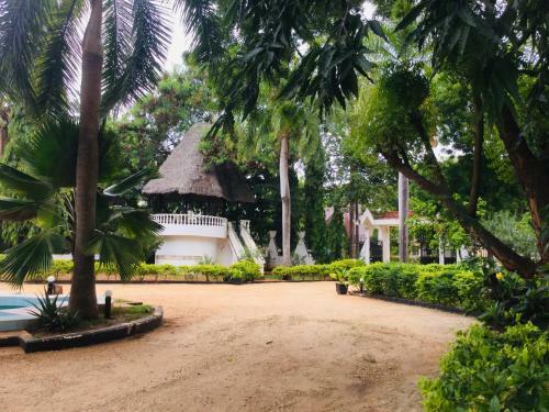 Posada Emerald House