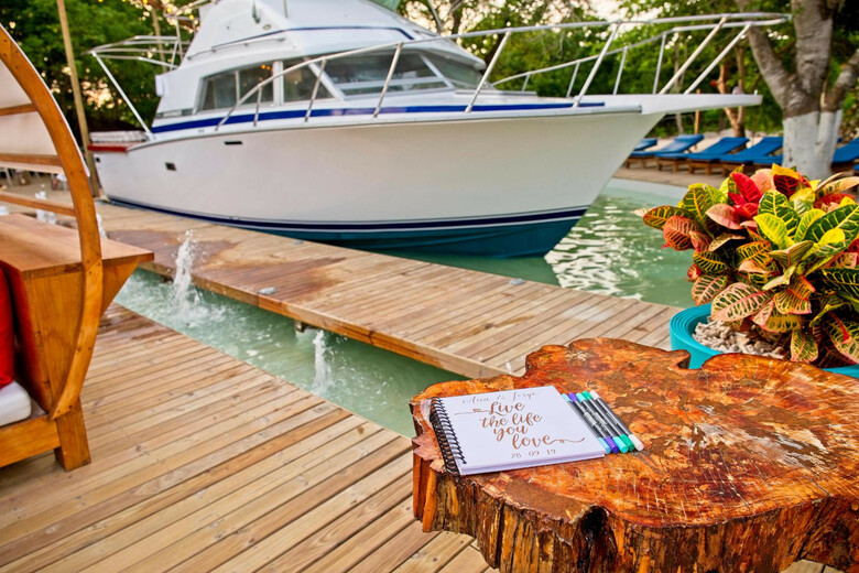 Isla Del Encanto Hotel & Spa