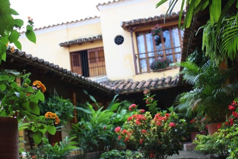 Hotel La Casa Amarilla