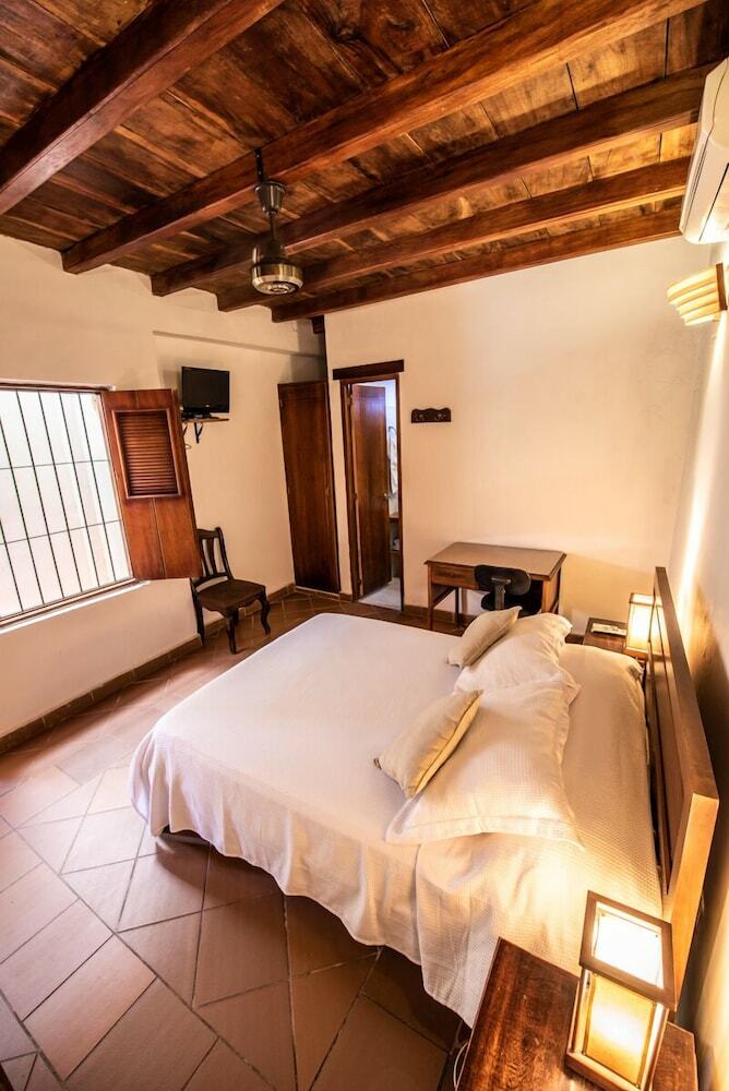 Hotel La Casa Amarilla