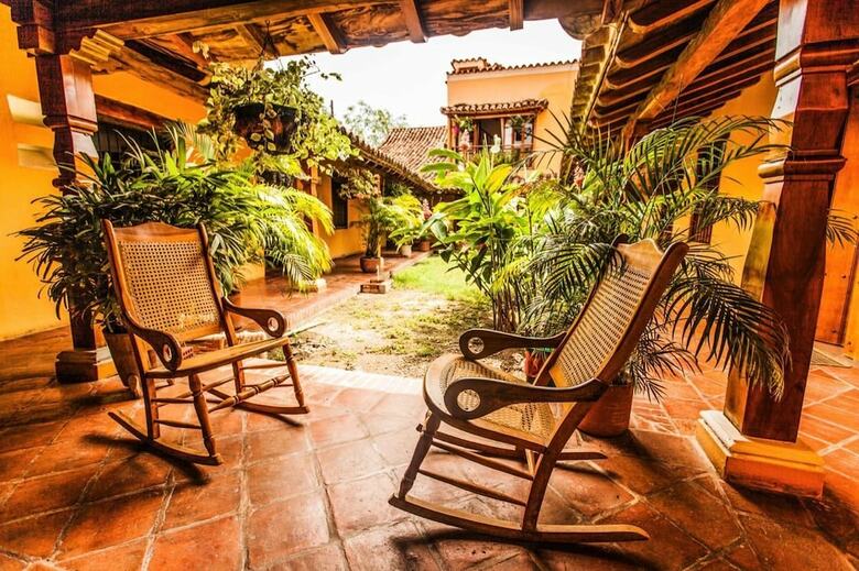 Hotel La Casa Amarilla