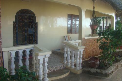 Blue Wave Villa & Kitchen