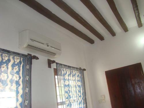 Bed & Breakfast Yellow Beach Bungalow
