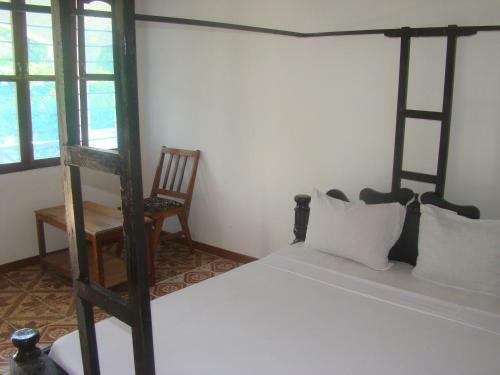 Bed & Breakfast Yellow Beach Bungalow