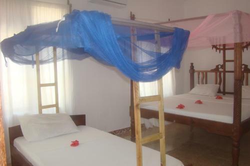Bed & Breakfast Yellow Beach Bungalow