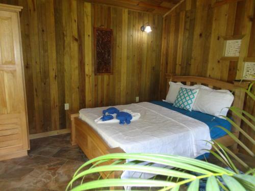 J And H Garden Cabinas