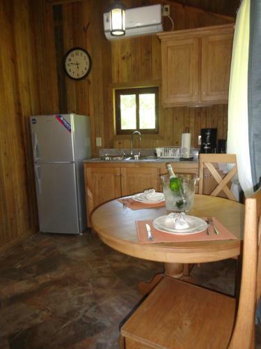 J And H Garden Cabinas