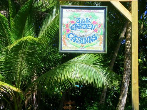 J And H Garden Cabinas