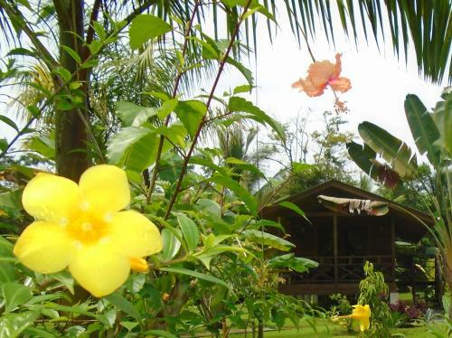 J And H Garden Cabinas