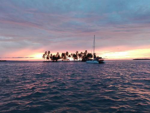 Cozy Sail Boat In San Blas