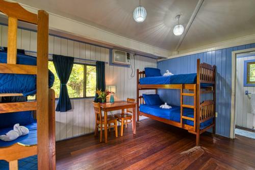 Hotel Cosmic Crab Resort At Careening Cay