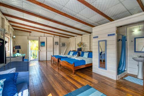 Hotel Cosmic Crab Resort At Careening Cay