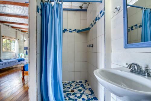 Hotel Cosmic Crab Resort At Careening Cay