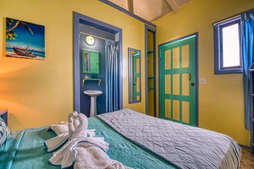 Hotel Cosmic Crab Resort At Careening Cay