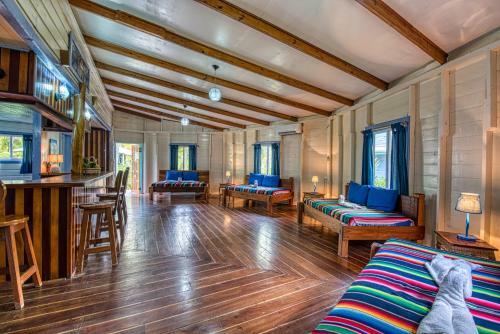 Hotel Cosmic Crab Resort At Careening Cay