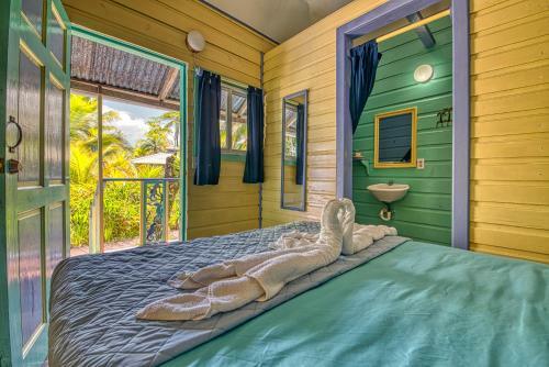 Hotel Cosmic Crab Resort At Careening Cay