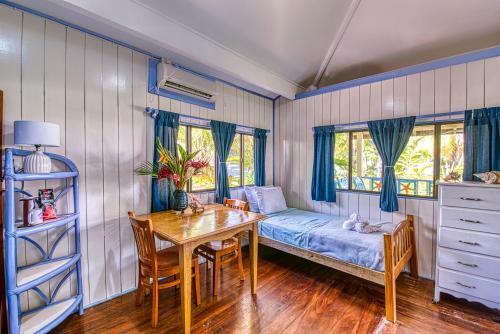 Hotel Cosmic Crab Resort At Careening Cay
