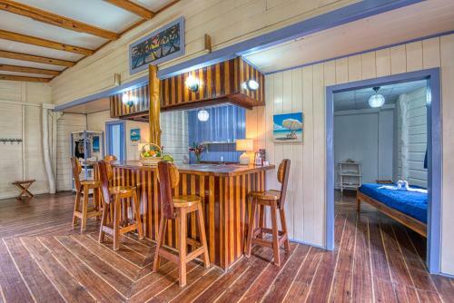 Hotel Cosmic Crab Resort At Careening Cay
