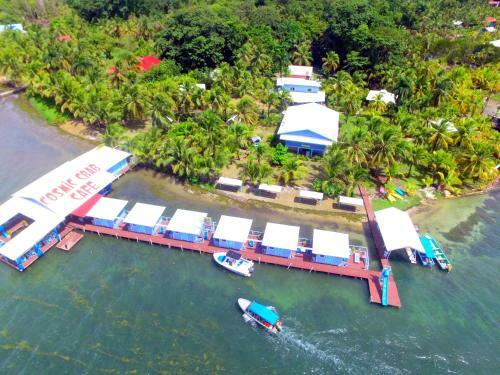 Hotel Cosmic Crab Resort At Careening Cay