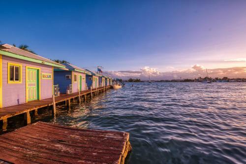 Hotel Cosmic Crab Resort At Careening Cay