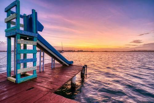 Hotel Cosmic Crab Resort At Careening Cay