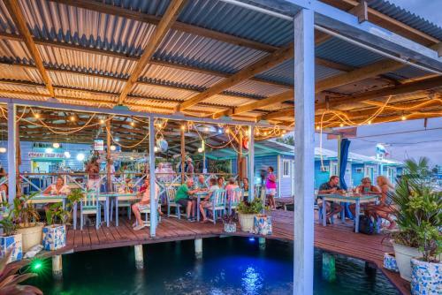Hotel Cosmic Crab Resort At Careening Cay