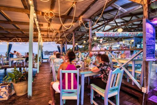 Hotel Cosmic Crab Resort At Careening Cay