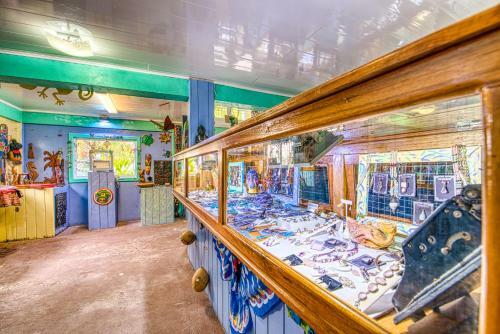 Hotel Cosmic Crab Resort At Careening Cay