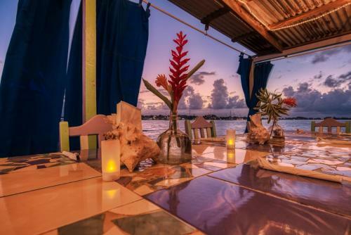 Hotel Cosmic Crab Resort At Careening Cay