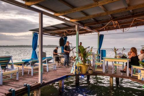 Hotel Cosmic Crab Resort At Careening Cay
