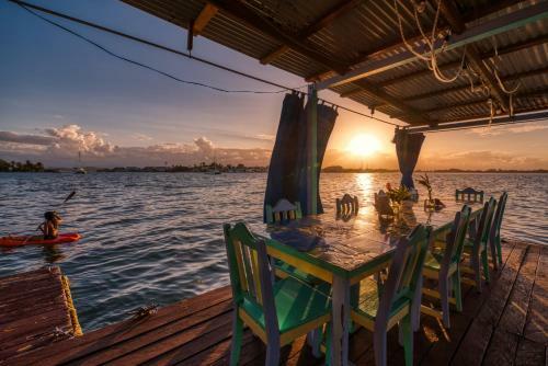 Hotel Cosmic Crab Resort At Careening Cay