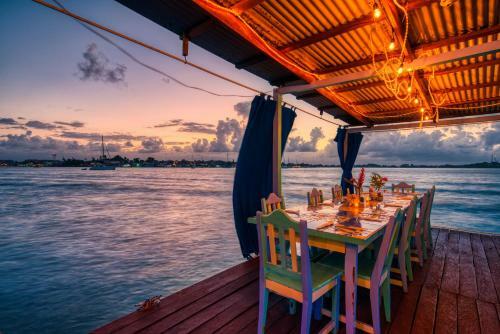 Hotel Cosmic Crab Resort At Careening Cay