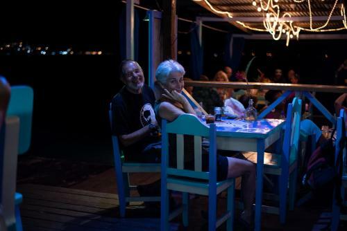 Hotel Cosmic Crab Resort At Careening Cay