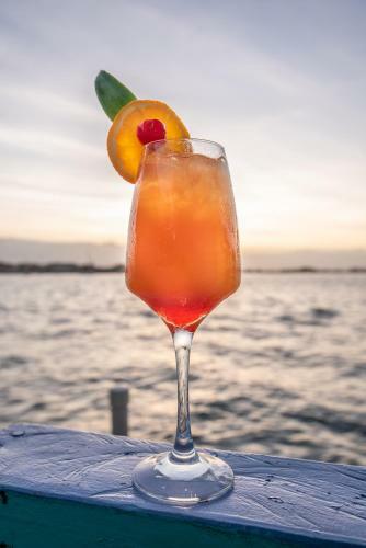 Hotel Cosmic Crab Resort At Careening Cay