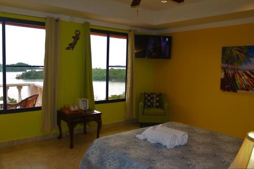 Boca Chica Bay Eco Lodge