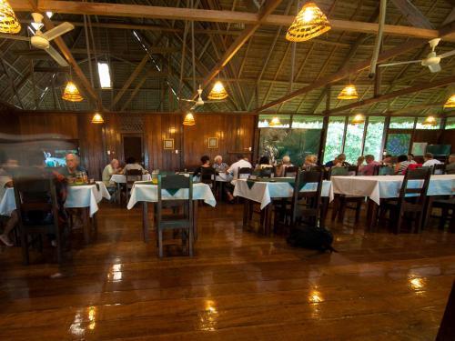 Albergue Sandoval Lake Lodge