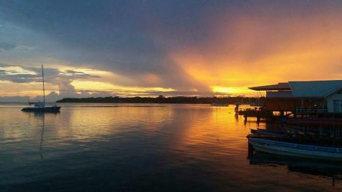 Bocas Hostel Over The Sea