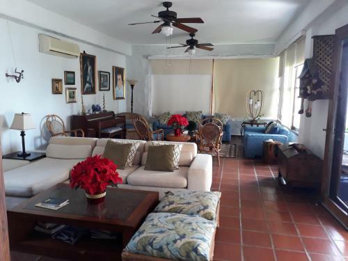Villa Lyralba Beachfront