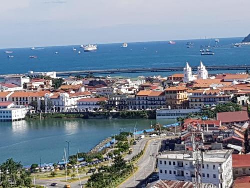 Apartamento Casco Viejo Direct Ocean Front 22-02