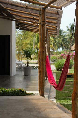 Hotel Show Pony Beach Resort And Suites