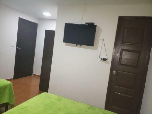 Hostal La Saloma Airport Lodge