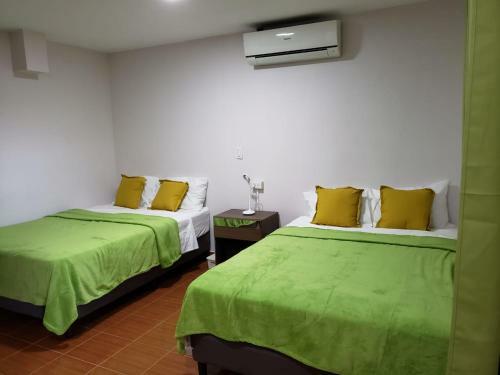 Hostal La Saloma Airport Lodge