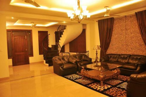 Reina Boutique Hotel